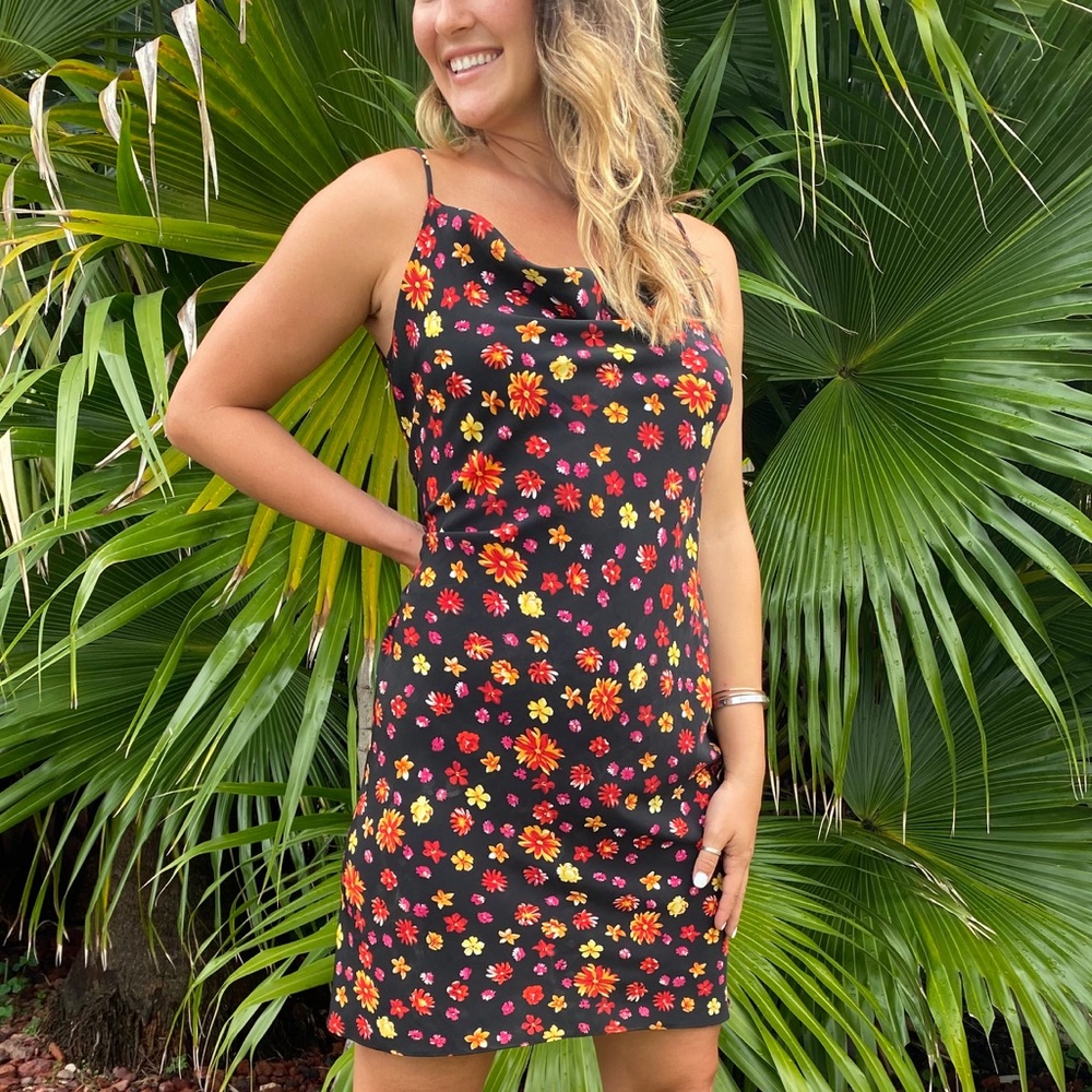 90/00’s spaghetti strap floral dress
